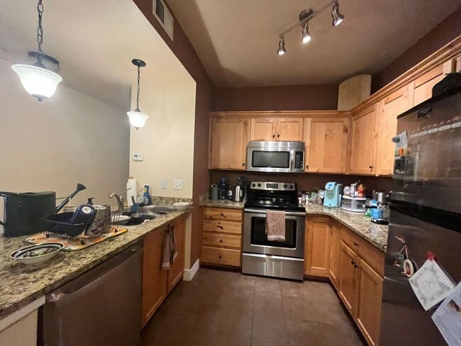 Building Photo - Fantastic Condo in Central Fort Collins
