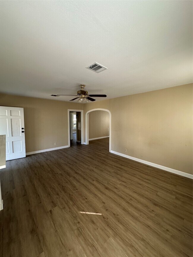 Building Photo - 6908 Moss Rose St