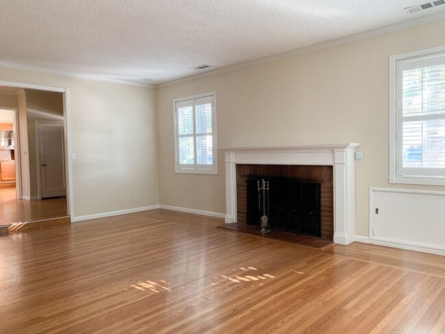 Building Photo - Exceptional Mountain View Home with Guest Suite Near Downtown
