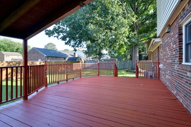 Building Photo - Spacious single family home in Westview Lakes.