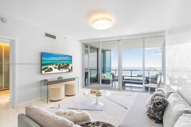 Building Photo - 17121 Collins Ave