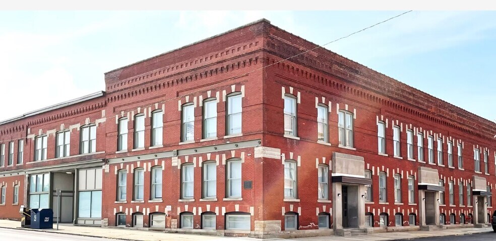 Building Photo - 55+ Historic Gallatin Square Senior Apts