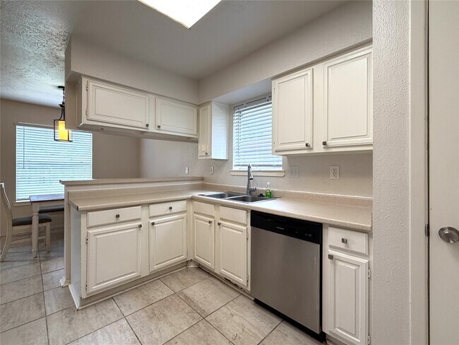 Building Photo - 22319 Merrymount Dr