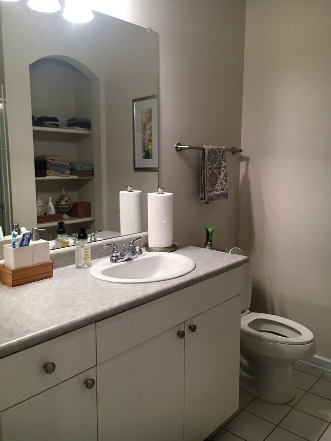 Building Photo - Townhouse in Gated Community with Attached...