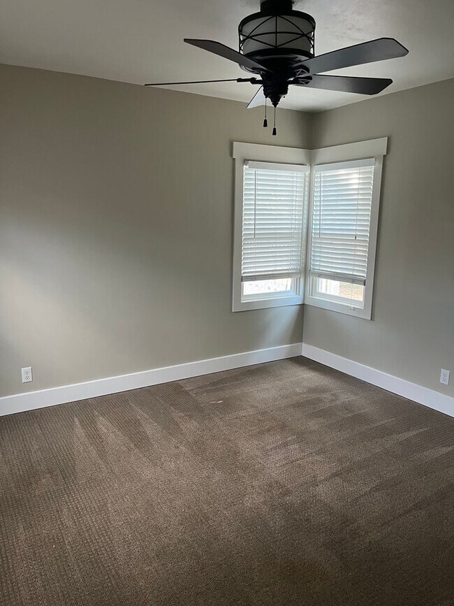 Building Photo - Charming 3-Bed, 2-Bath Home with Oversized...