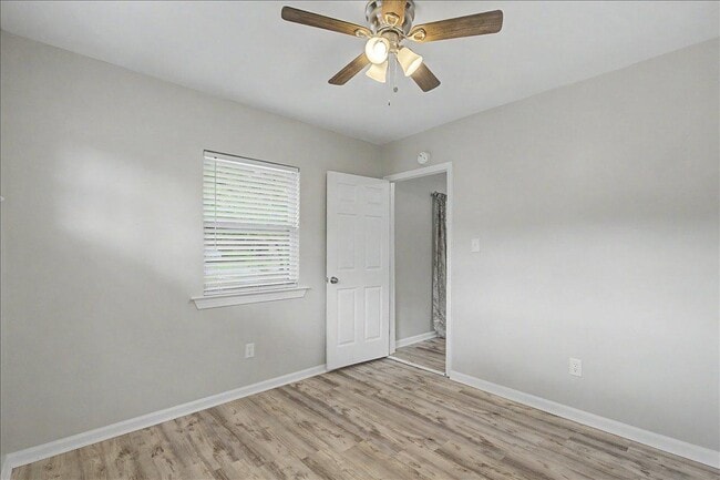 Building Photo - 2204 Mason Dr