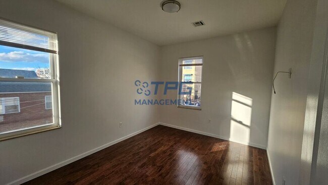 Building Photo - 575 55th St