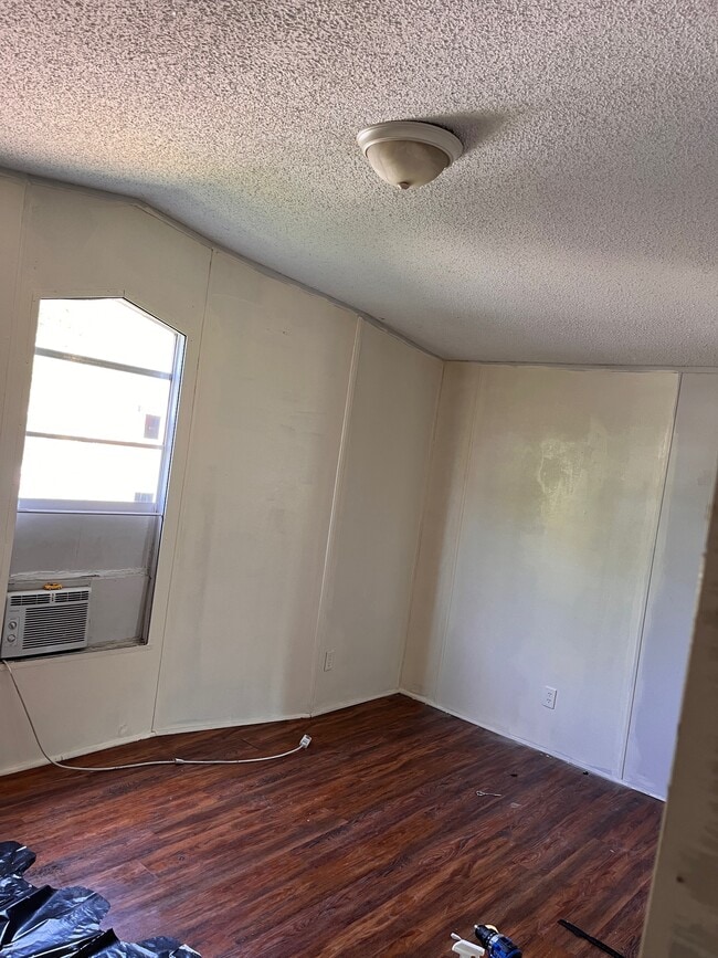 Building Photo - 208 W 43rd St