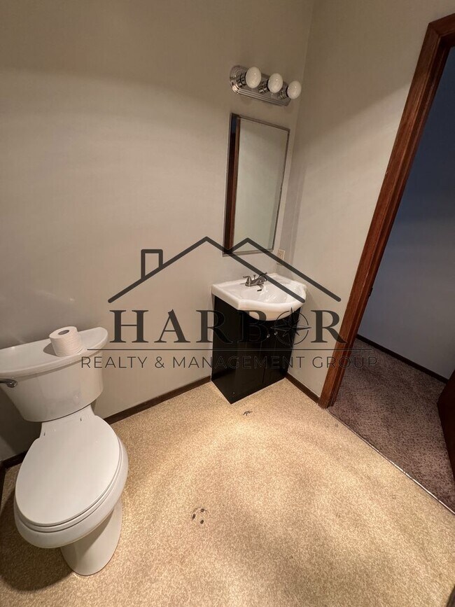 Building Photo - 1 Bedroom 1 Bath - SPECIAL: Lower rent for a 6 month lease.