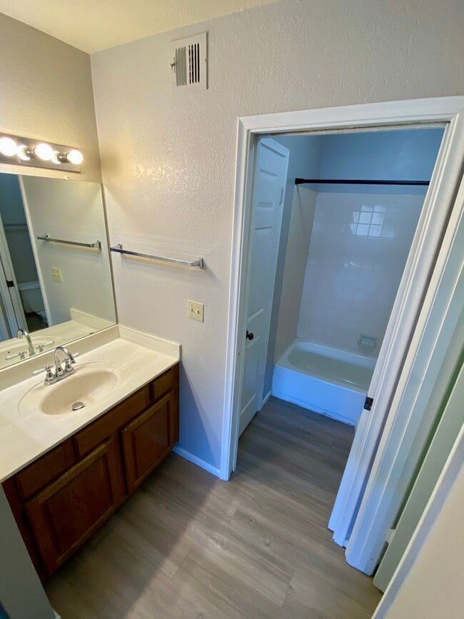 Building Photo - Perfect Tempe Location 2 Bedroom 2 Bath