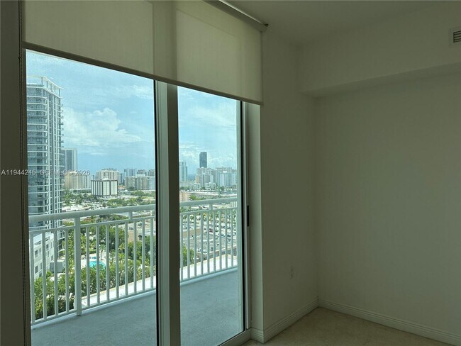 Building Photo - 1755 E Hallandale Beach Blvd