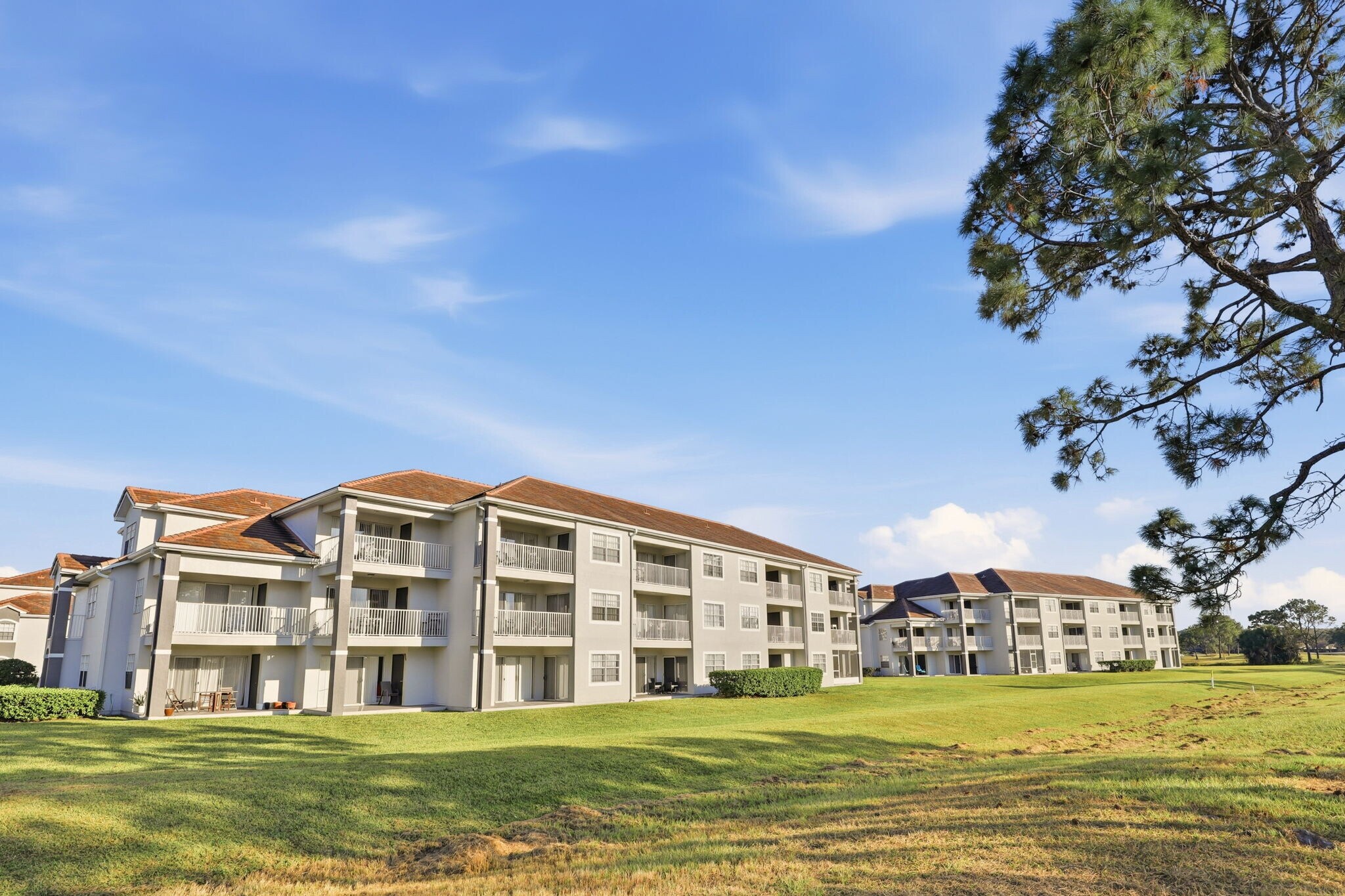 Building Photo - 13839 Fairway Island Dr