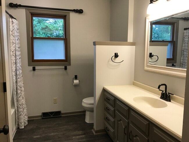 Building Photo - 412 Colby Ct