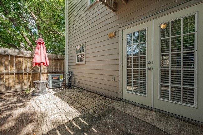 Building Photo - 11710 Southlake Dr
