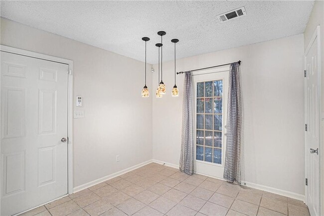 Building Photo - 1414 N Hampton Dr