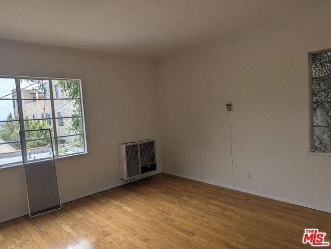 Building Photo - 1323 N Olive Dr