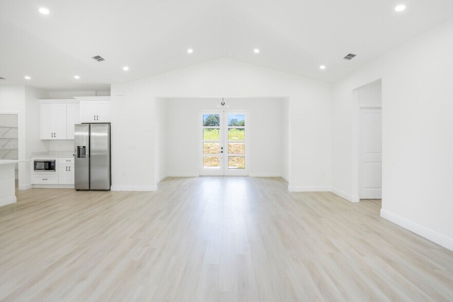 Building Photo - 36473 Piney Ridge Blvd