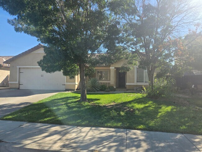 Building Photo - 3 BR 2 BA Available Now