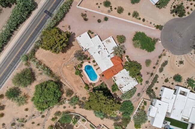 Building Photo - 5209 E Via Buena Vista