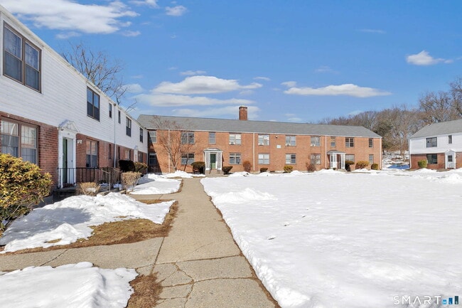 Building Photo - 33 Nob Hill Cir