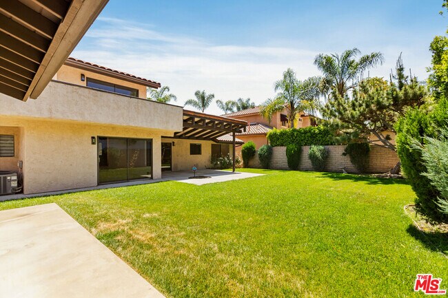 Building Photo - 4933 Collett Ave