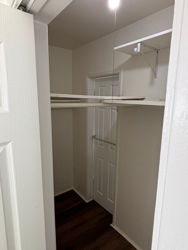 Building Photo - Spacious 3 bedroom available now!