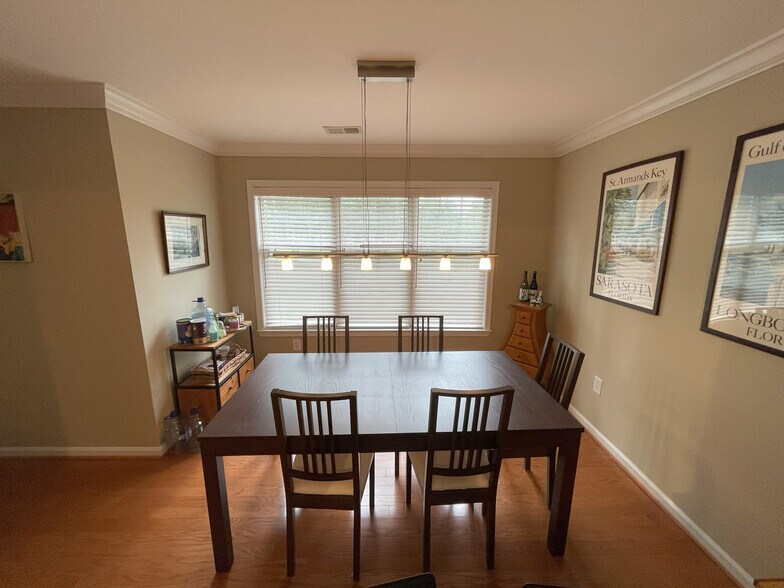Dining Room - 5565 Seminary Rd