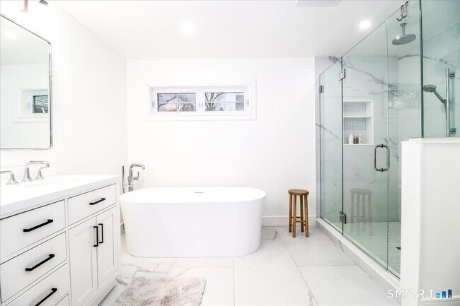 Building Photo - 58 Davenport Dr