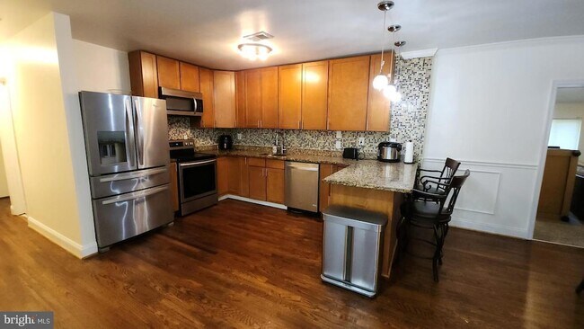 Building Photo - 12411 Thompson Rd