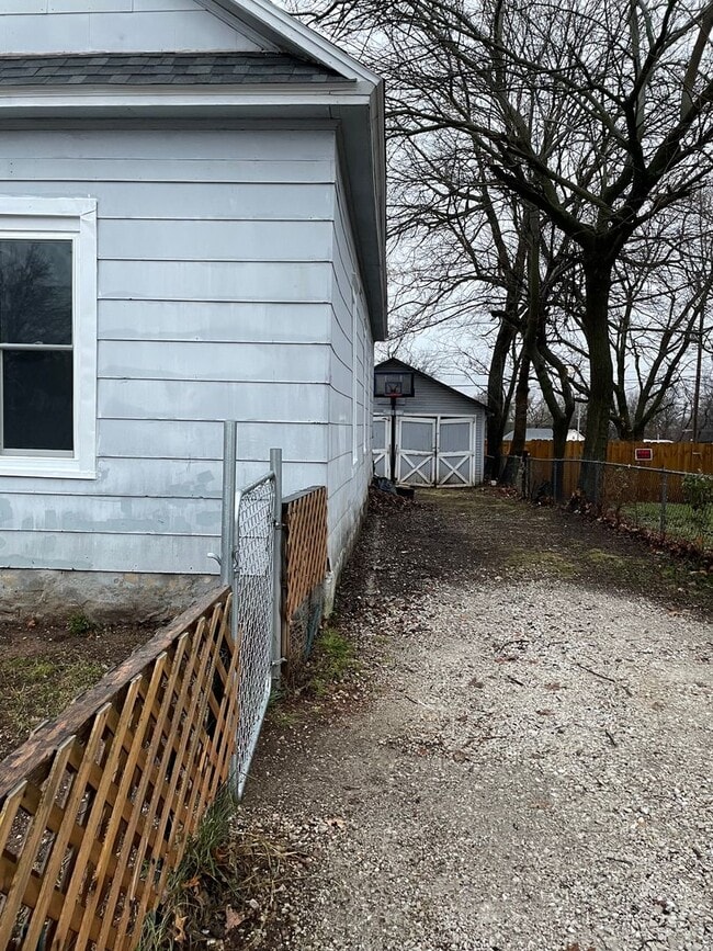 Building Photo - 3 bedroom 2 Bath $875