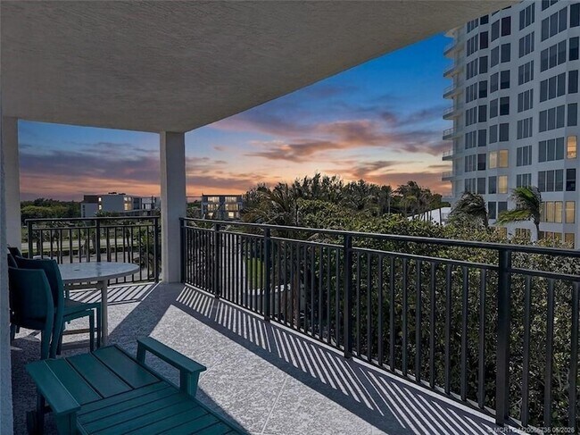 Building Photo - 10102 S Ocean Dr