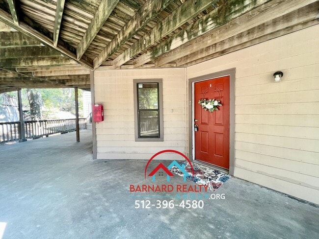Building Photo - 402 N Fredericksburg St