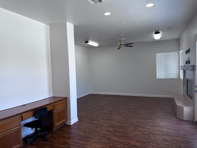 Building Photo - Excellent Extended Family home!