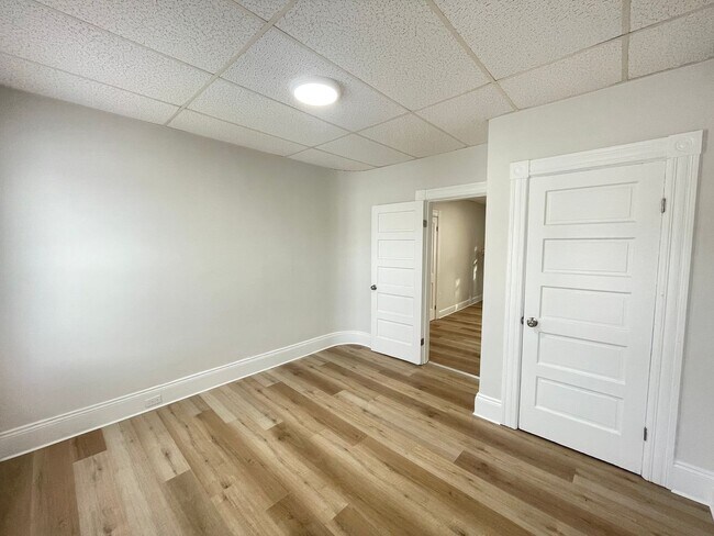 Building Photo - 16 Avon St