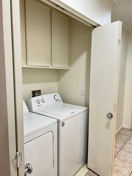 Building Photo - 241 Santa Rosa Dr