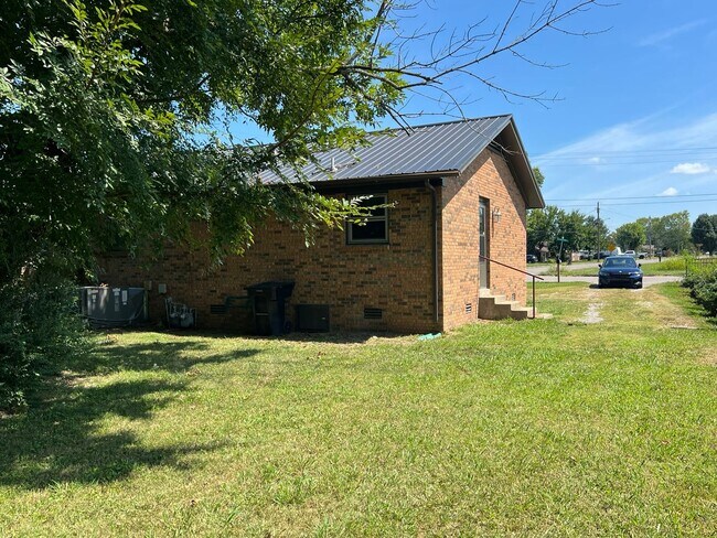 Building Photo - 1312 Rutherford St