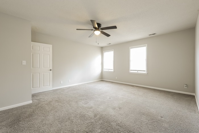 Building Photo - 602 Creek Dr