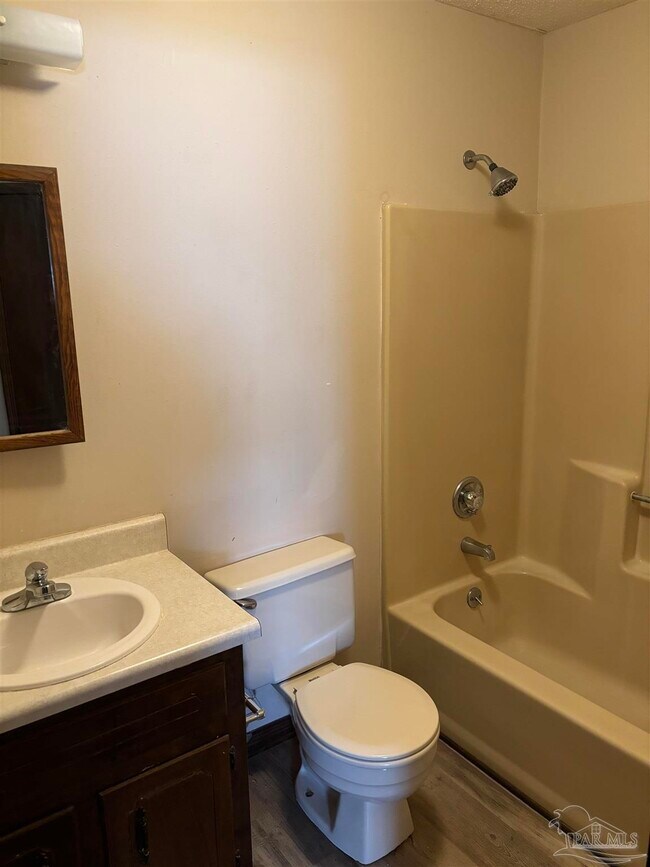 Building Photo - 5682 Crestwood Dr