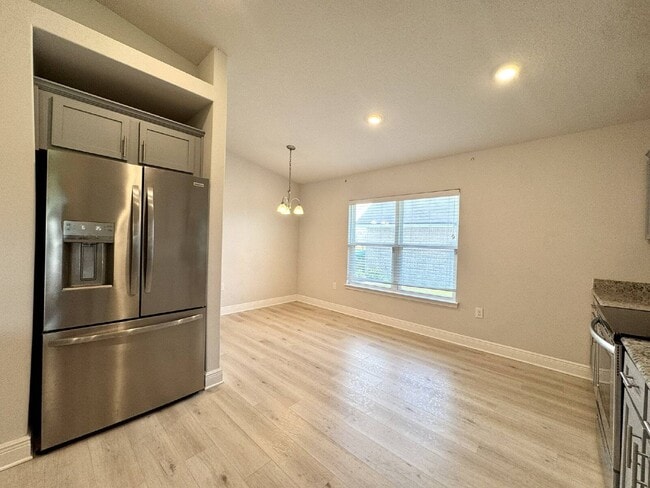 Building Photo - 3851 Redbud Wy