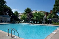 Building Photo - 721 Greenbriar Dr