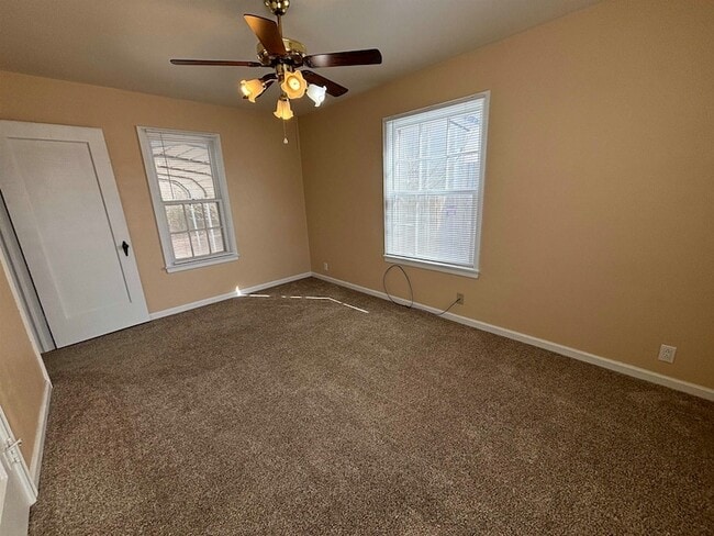 Building Photo - 2330 W Randolph Ave