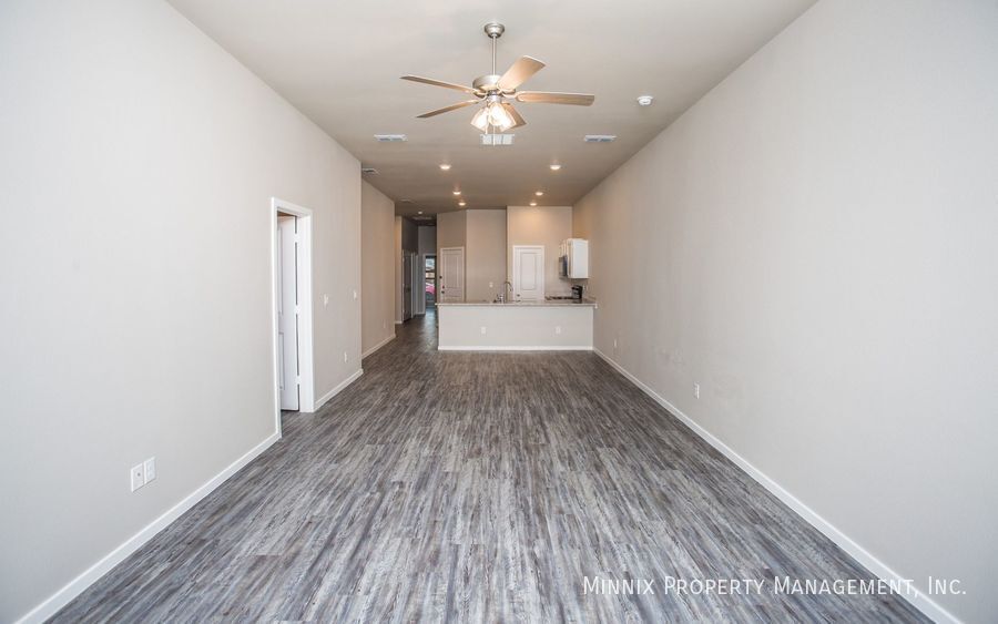 Building Photo - 2137 N Texas Ave
