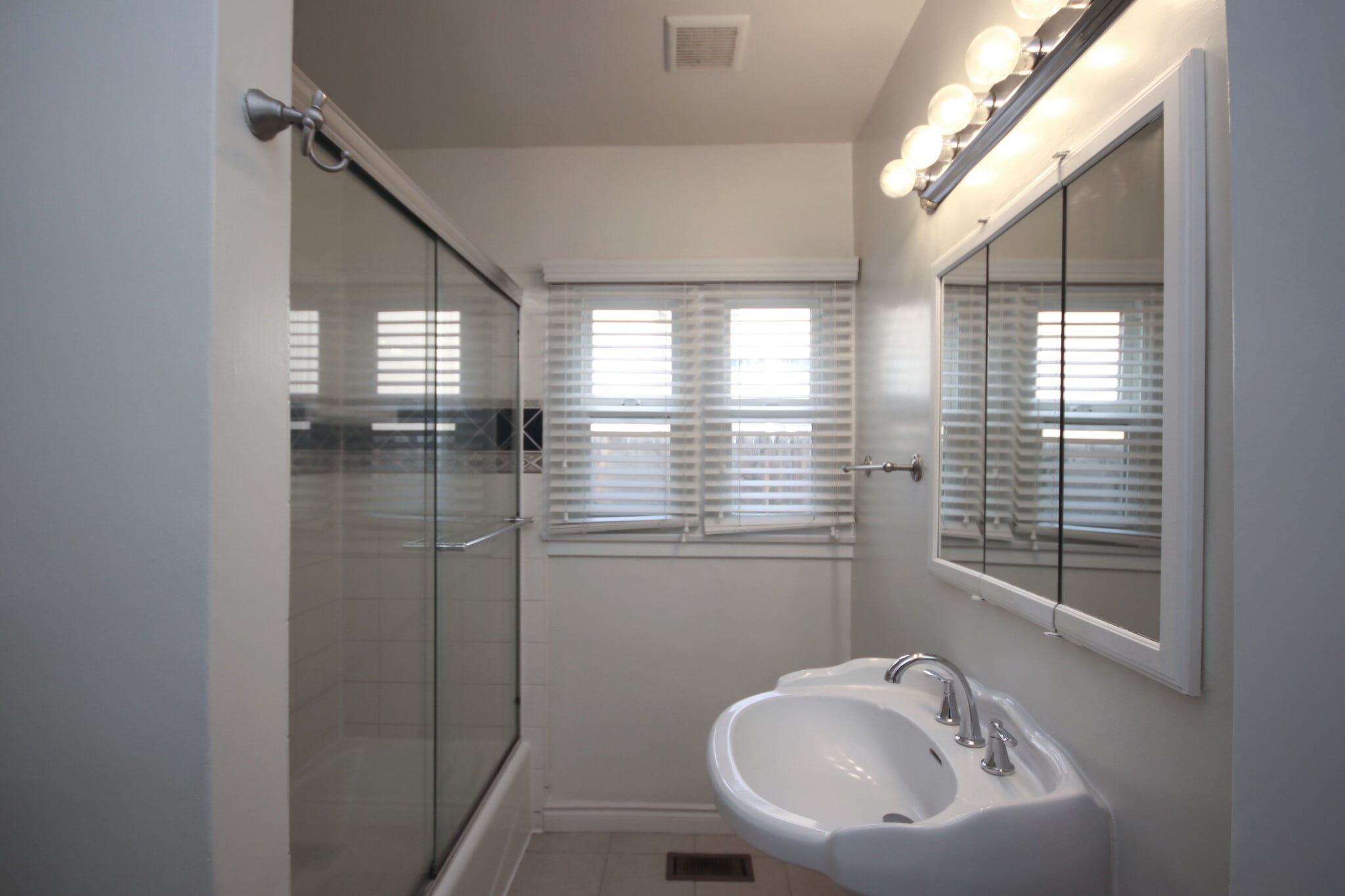 Building Photo - 2350 Marengo Ave