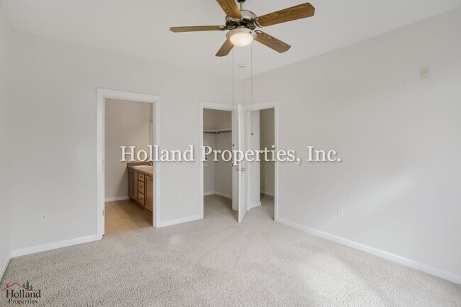 Building Photo - 10882 NE Red Wing Way