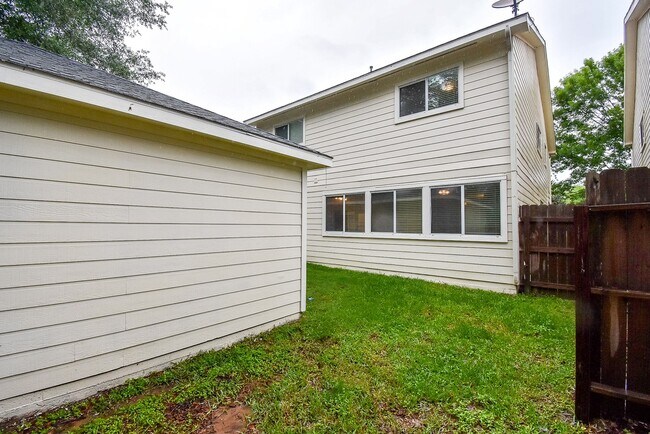 Building Photo - 10735 Cobblecreek Way
