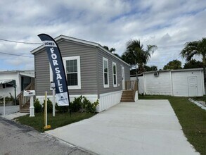 Building Photo - 818 Daily Dr