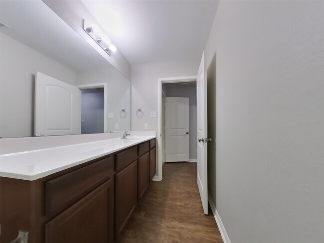 Building Photo - 2322 Oyster Bay Ave