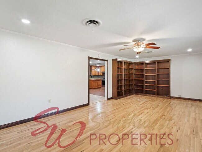 Building Photo - Spacious 4 Bed, 3 Bath Home - Perfect for Family or Student Living!