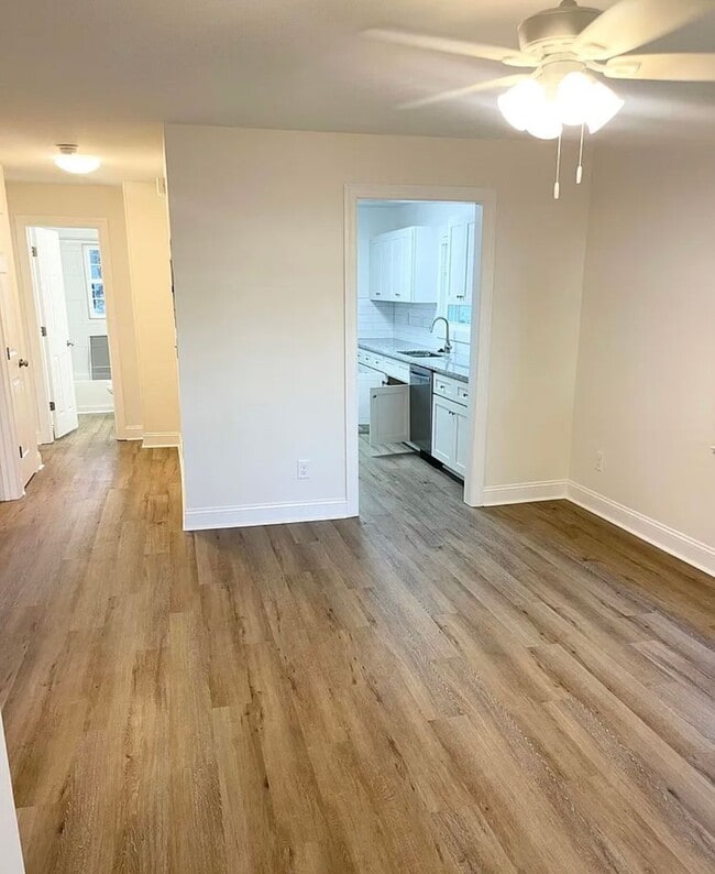 Building Photo - ***SPECIAL OFFER*** 3 Bed 1 Bath Single Family Brick Home