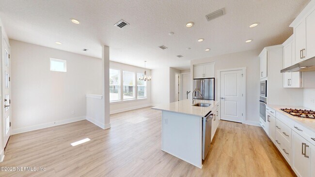 Building Photo - 14 Seaport Ln